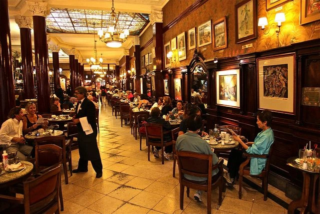 Cafés Notáveis de Buenos Aires: Onde a História e o Café se Encontram