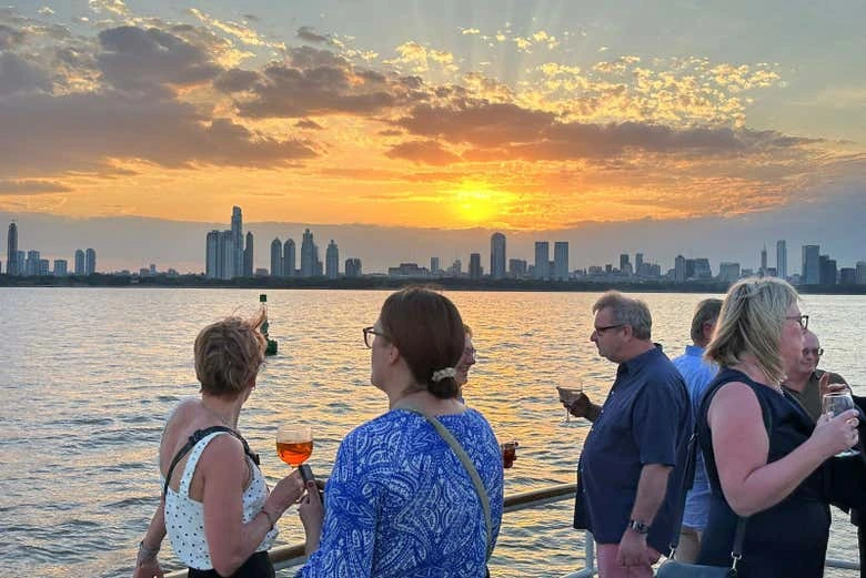 Pôr-do-sol + Bar Aberto no Rio da Prata: Uma Experiência Inesquecível em Buenos Aires
